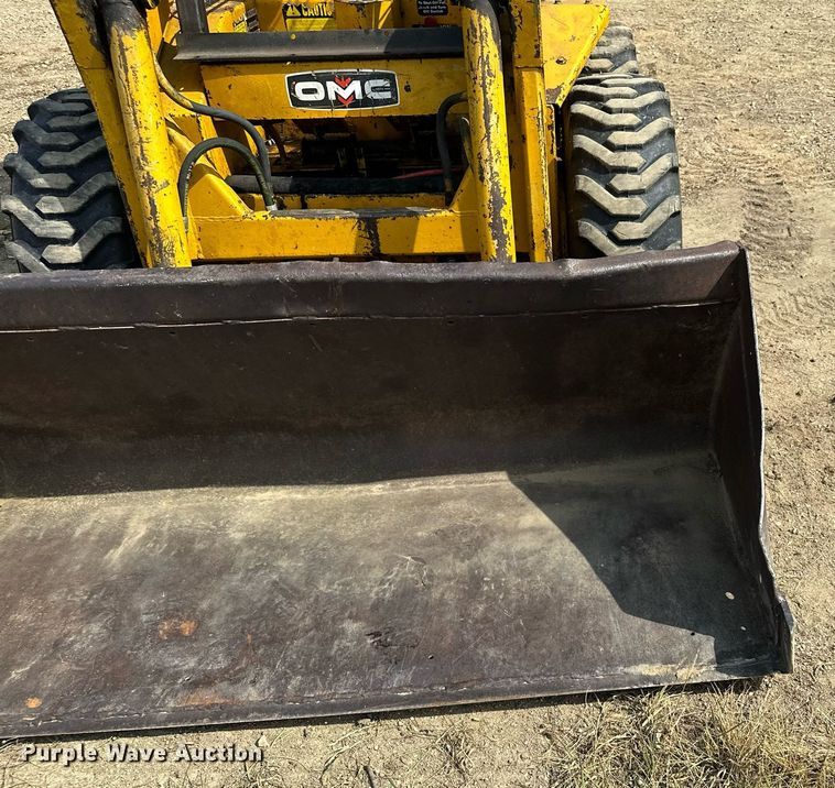 image for item AF9640 1977 Owatonna Mustang 440  skid steer loader