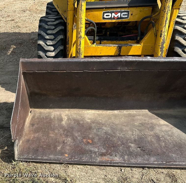 image for item AF9640 1977 Owatonna Mustang 440  skid steer loader