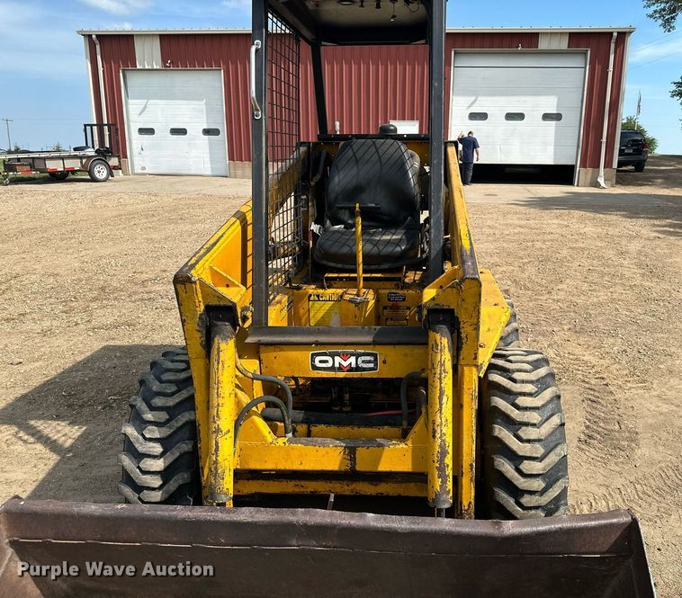 image for item AF9640 1977 Owatonna Mustang 440  skid steer loader
