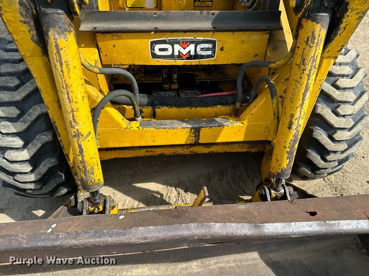 image for item AF9640 1977 Owatonna Mustang 440  skid steer loader