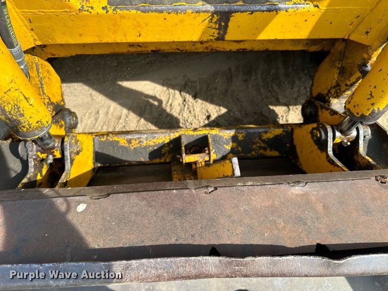 image for item AF9640 1977 Owatonna Mustang 440  skid steer loader