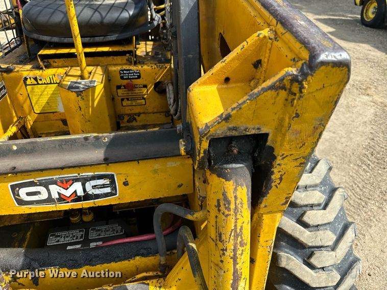 image for item AF9640 1977 Owatonna Mustang 440  skid steer loader