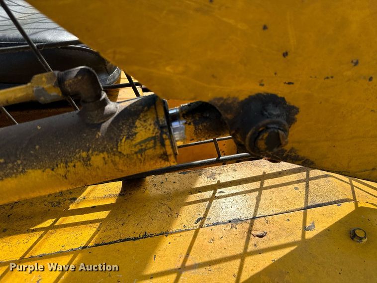 image for item AF9640 1977 Owatonna Mustang 440  skid steer loader