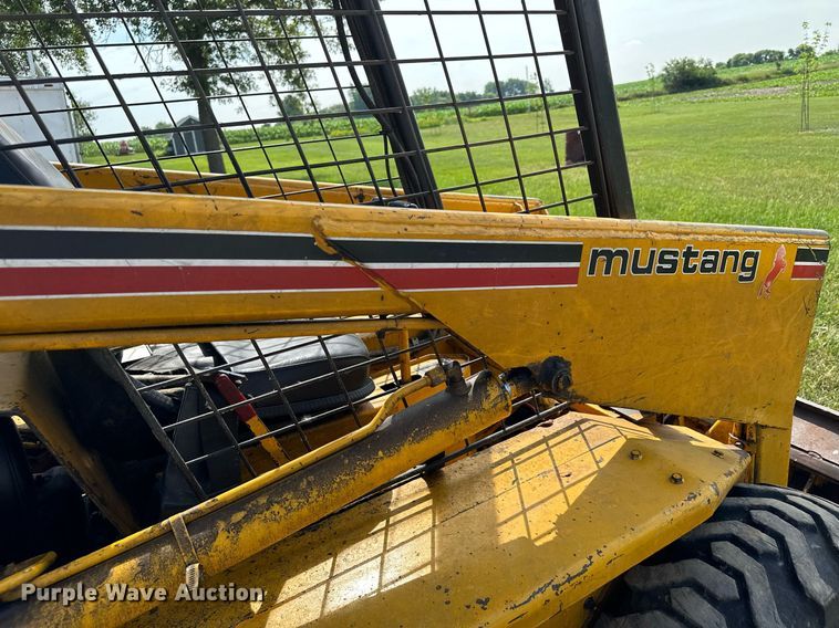 image for item AF9640 1977 Owatonna Mustang 440  skid steer loader