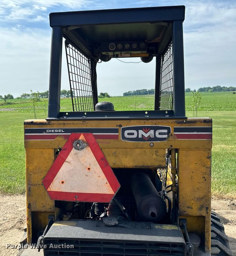 image for item AF9640 1977 Owatonna Mustang 440  skid steer loader