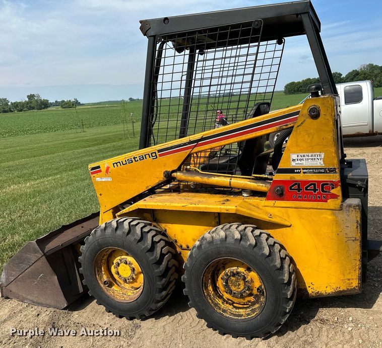 image for item AF9640 1977 Owatonna Mustang 440  skid steer loader