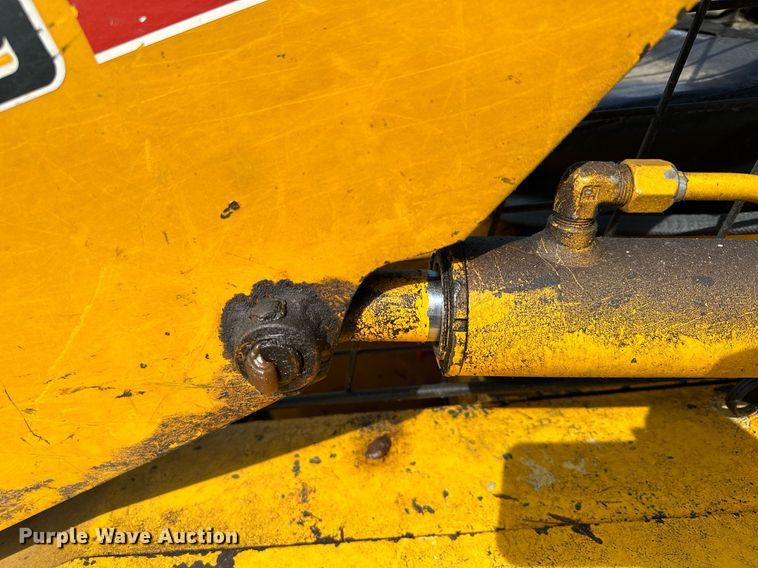 image for item AF9640 1977 Owatonna Mustang 440  skid steer loader