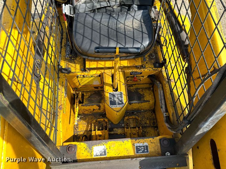 image for item AF9640 1977 Owatonna Mustang 440  skid steer loader