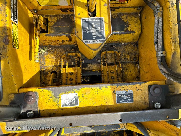 image for item AF9640 1977 Owatonna Mustang 440  skid steer loader