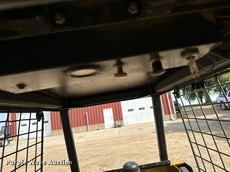 image for item AF9640 1977 Owatonna Mustang 440  skid steer loader