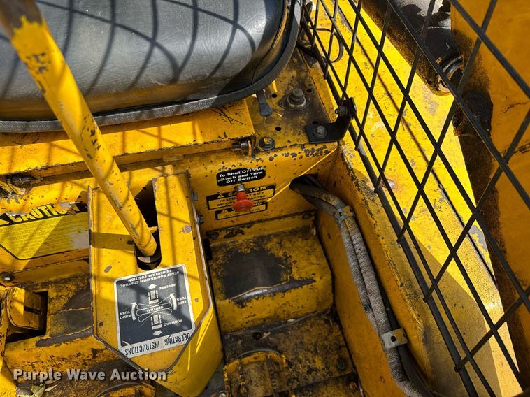 image for item AF9640 1977 Owatonna Mustang 440  skid steer loader