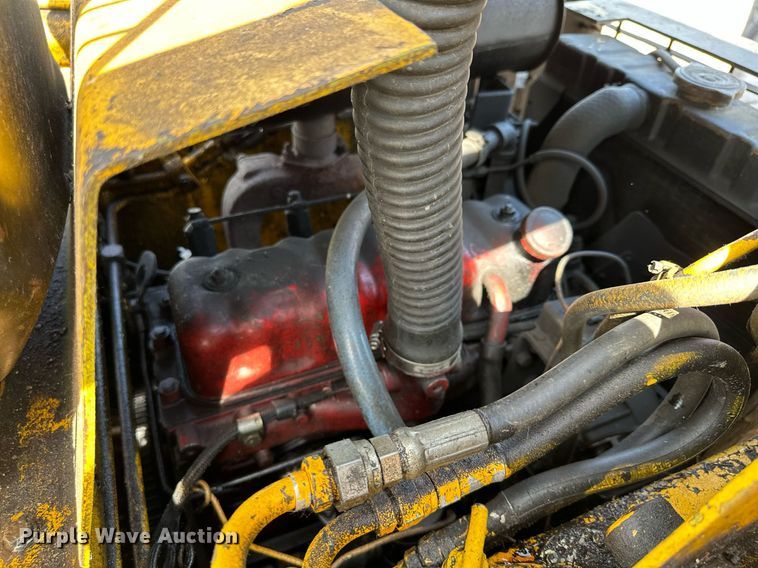 image for item AF9640 1977 Owatonna Mustang 440  skid steer loader