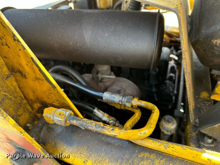 image for item AF9640 1977 Owatonna Mustang 440  skid steer loader