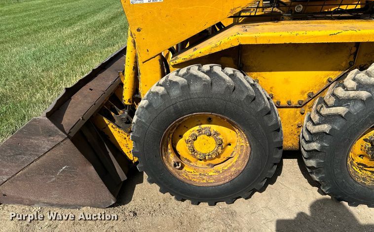 image for item AF9640 1977 Owatonna Mustang 440  skid steer loader