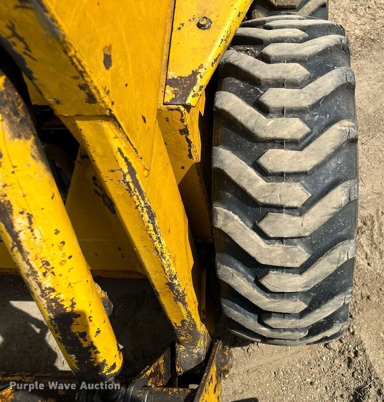 image for item AF9640 1977 Owatonna Mustang 440  skid steer loader