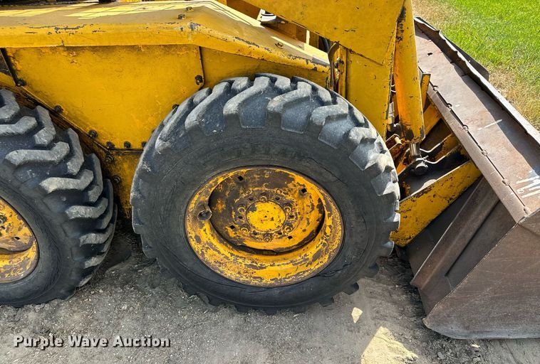 image for item AF9640 1977 Owatonna Mustang 440  skid steer loader