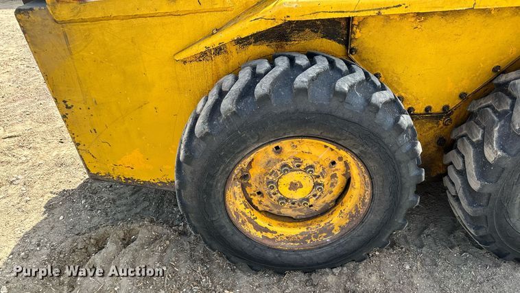 image for item AF9640 1977 Owatonna Mustang 440  skid steer loader