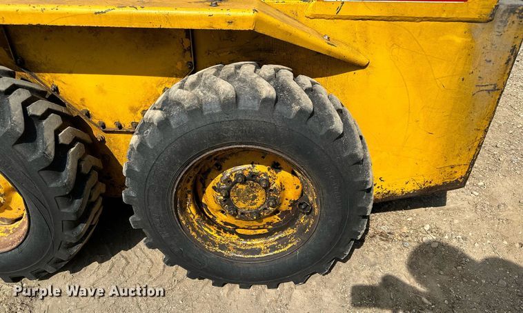 image for item AF9640 1977 Owatonna Mustang 440  skid steer loader