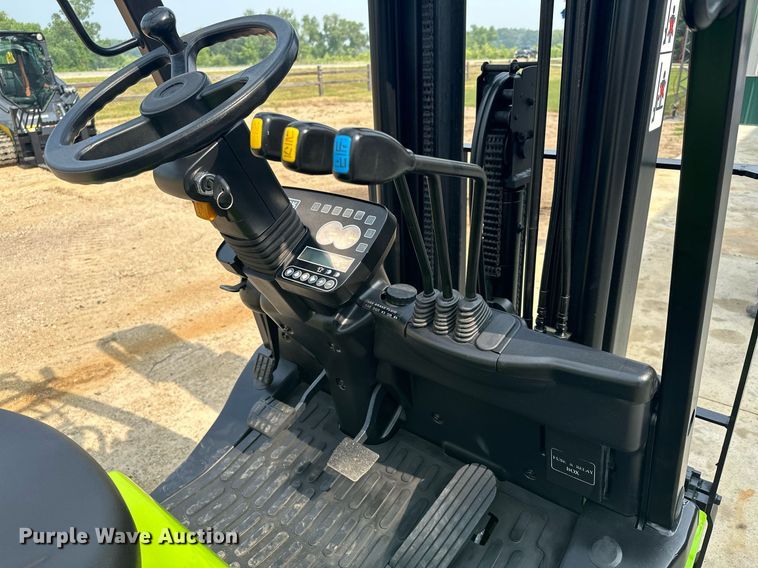 image for item AF9642 2014 Clark C18L  forklift