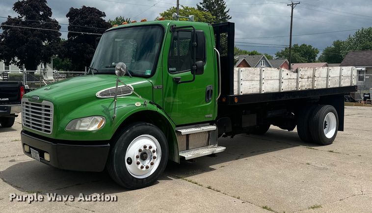 image for item AF9652 2005 Freightliner Business Class M2  dump flatbed truck