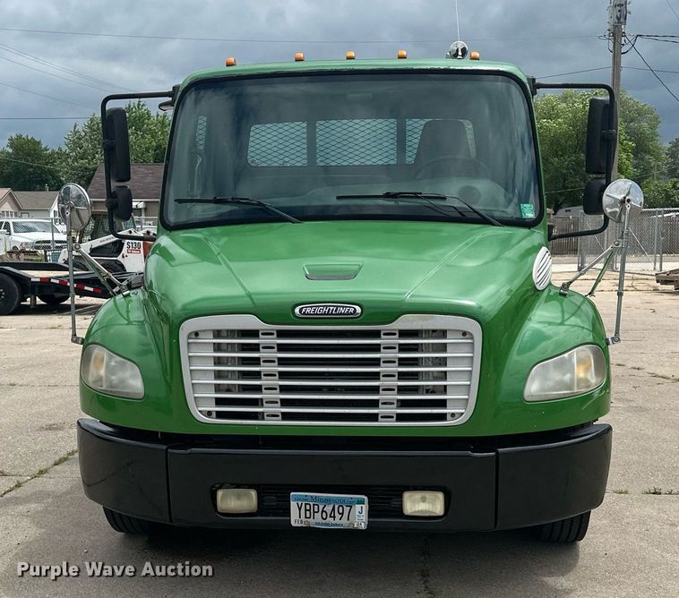 image for item AF9652 2005 Freightliner Business Class M2  dump flatbed truck