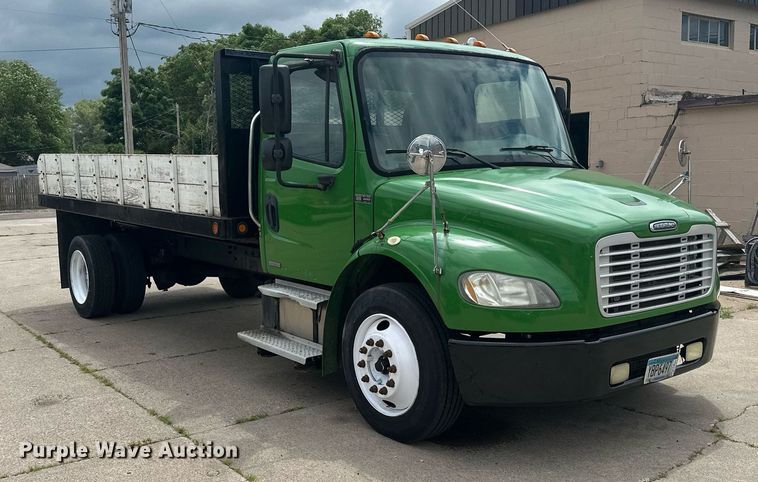 image for item AF9652 2005 Freightliner Business Class M2  dump flatbed truck