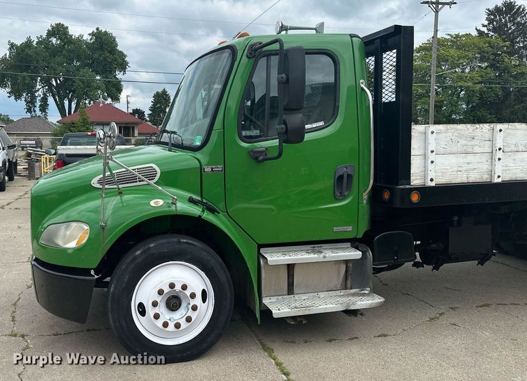 image for item AF9652 2005 Freightliner Business Class M2  dump flatbed truck