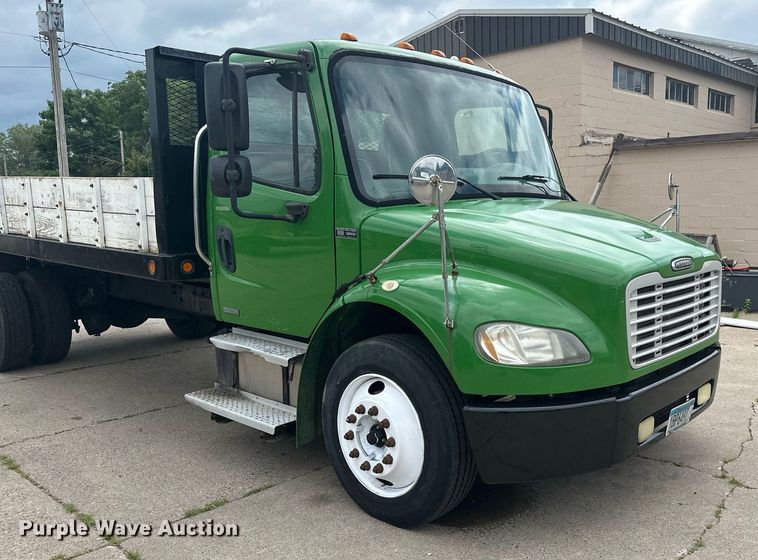 image for item AF9652 2005 Freightliner Business Class M2  dump flatbed truck