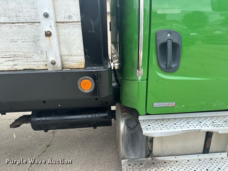 image for item AF9652 2005 Freightliner Business Class M2  dump flatbed truck