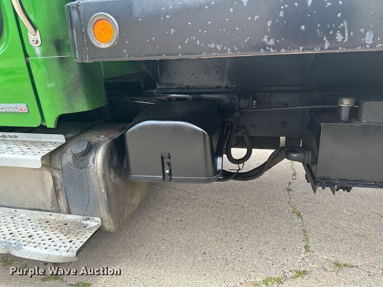 image for item AF9652 2005 Freightliner Business Class M2  dump flatbed truck