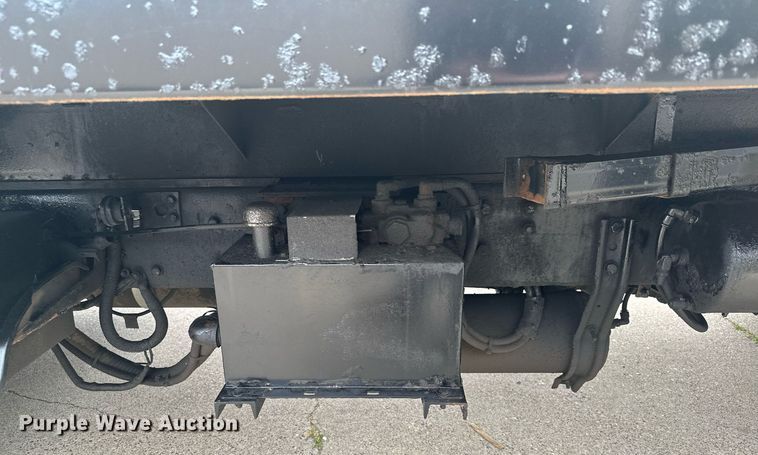 image for item AF9652 2005 Freightliner Business Class M2  dump flatbed truck