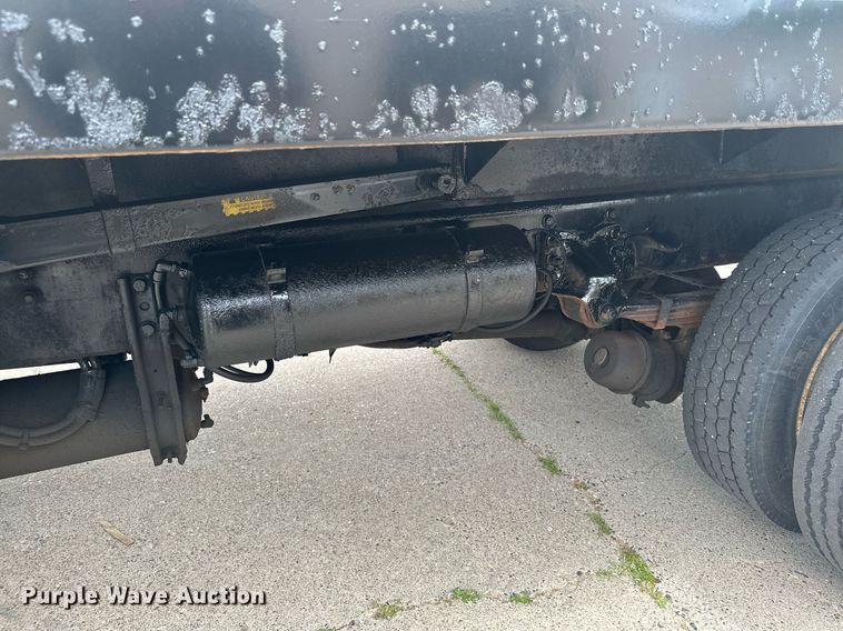 image for item AF9652 2005 Freightliner Business Class M2  dump flatbed truck