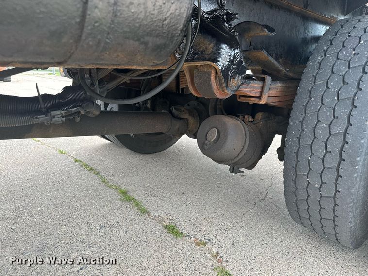 image for item AF9652 2005 Freightliner Business Class M2  dump flatbed truck