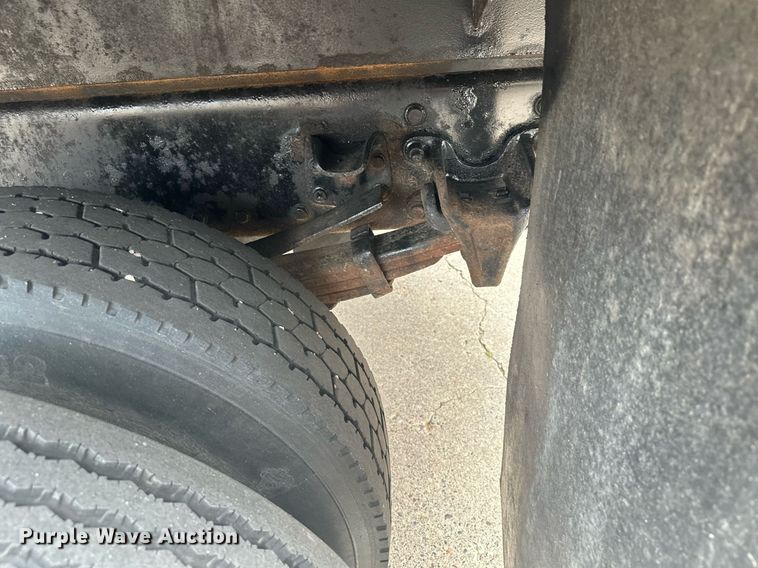 image for item AF9652 2005 Freightliner Business Class M2  dump flatbed truck