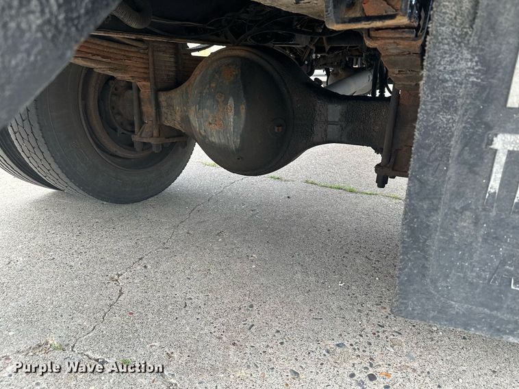 image for item AF9652 2005 Freightliner Business Class M2  dump flatbed truck