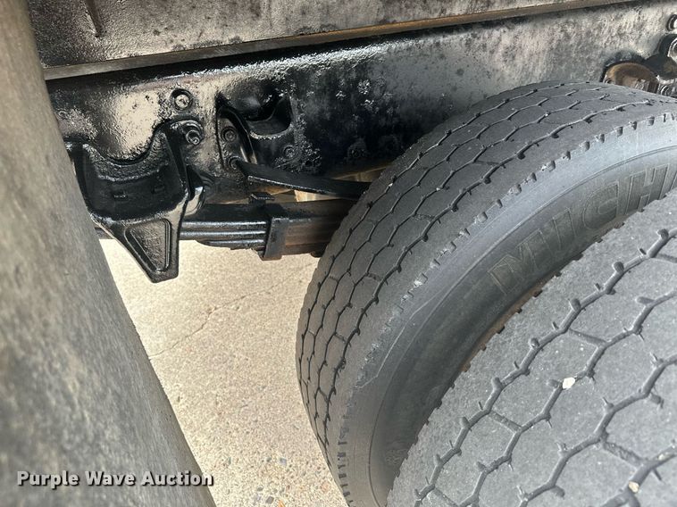 image for item AF9652 2005 Freightliner Business Class M2  dump flatbed truck