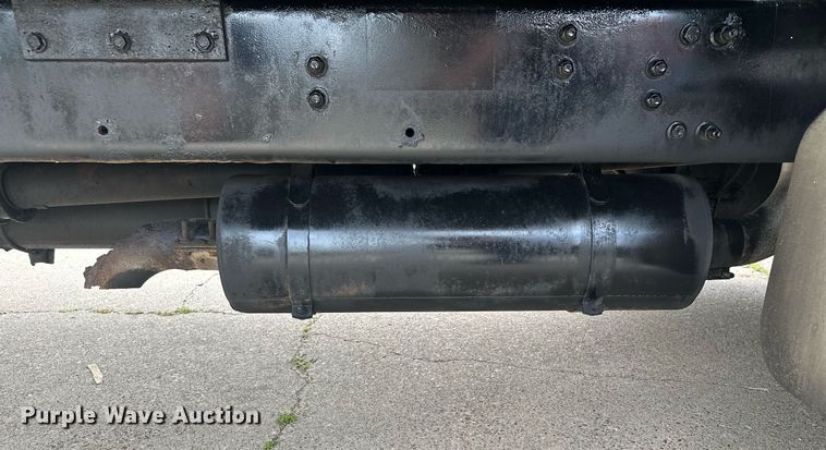 image for item AF9652 2005 Freightliner Business Class M2  dump flatbed truck