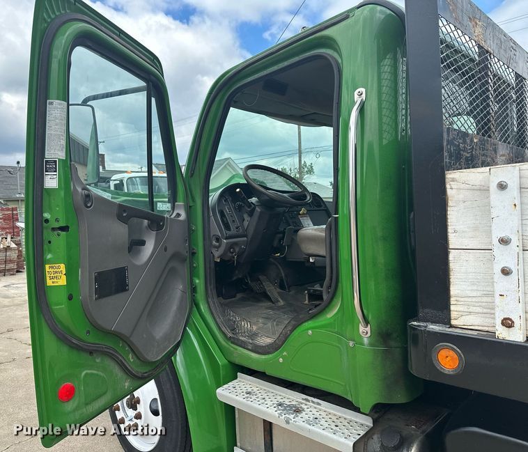 image for item AF9652 2005 Freightliner Business Class M2  dump flatbed truck