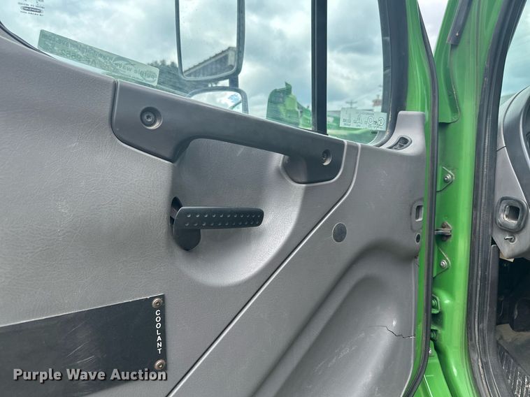 image for item AF9652 2005 Freightliner Business Class M2  dump flatbed truck