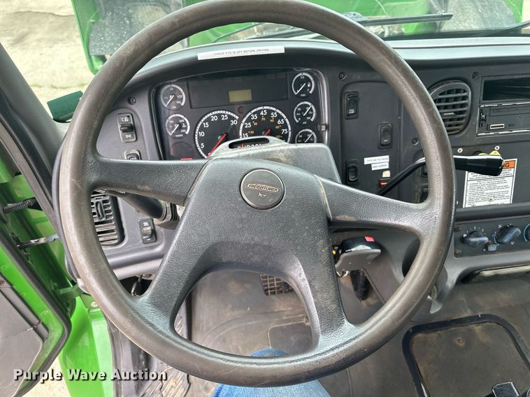 image for item AF9652 2005 Freightliner Business Class M2  dump flatbed truck