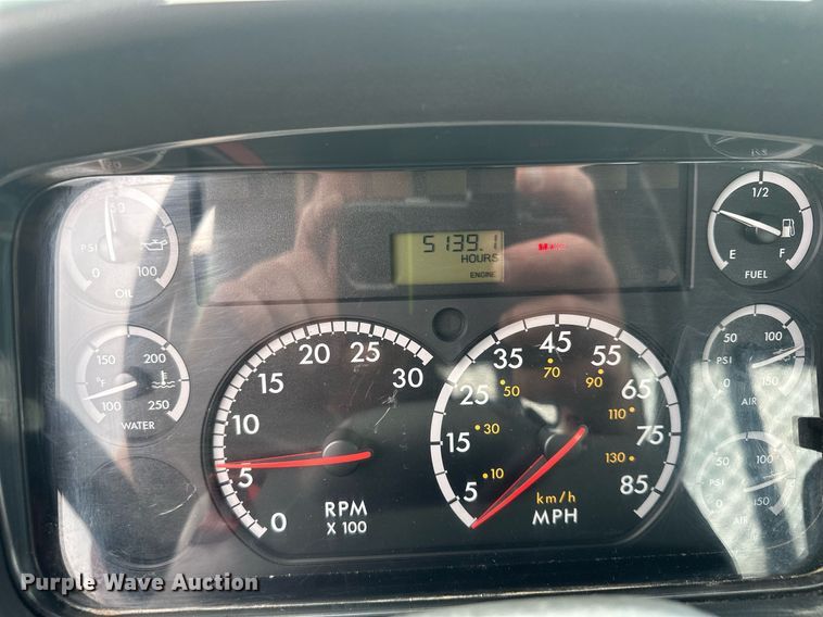 image for item AF9652 2005 Freightliner Business Class M2  dump flatbed truck