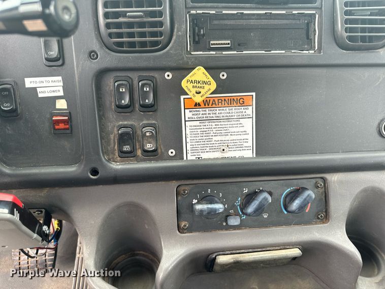 image for item AF9652 2005 Freightliner Business Class M2  dump flatbed truck