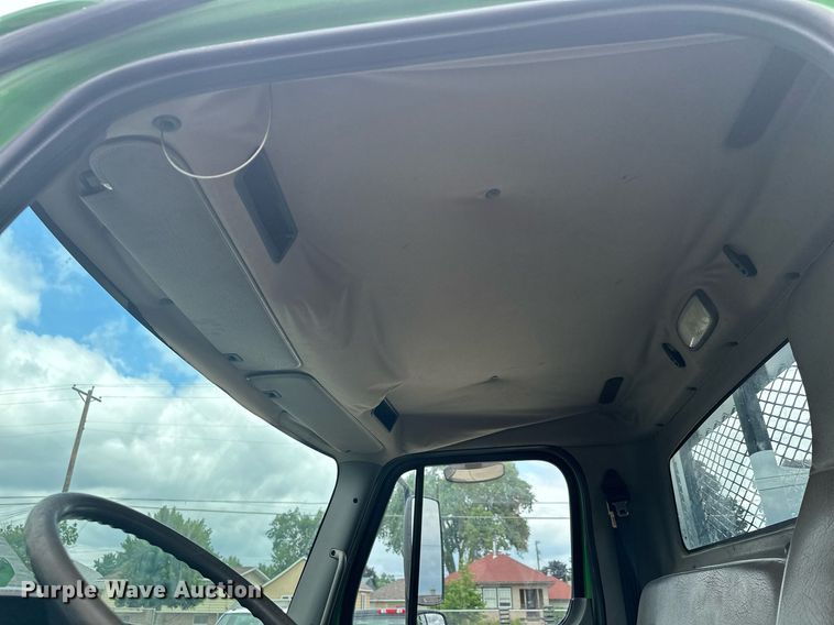 image for item AF9652 2005 Freightliner Business Class M2  dump flatbed truck