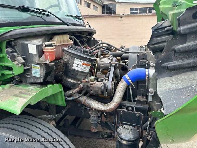 image for item AF9652 2005 Freightliner Business Class M2  dump flatbed truck