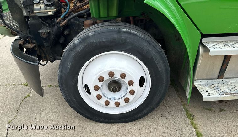 image for item AF9652 2005 Freightliner Business Class M2  dump flatbed truck