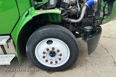 image for item AF9652 2005 Freightliner Business Class M2  dump flatbed truck