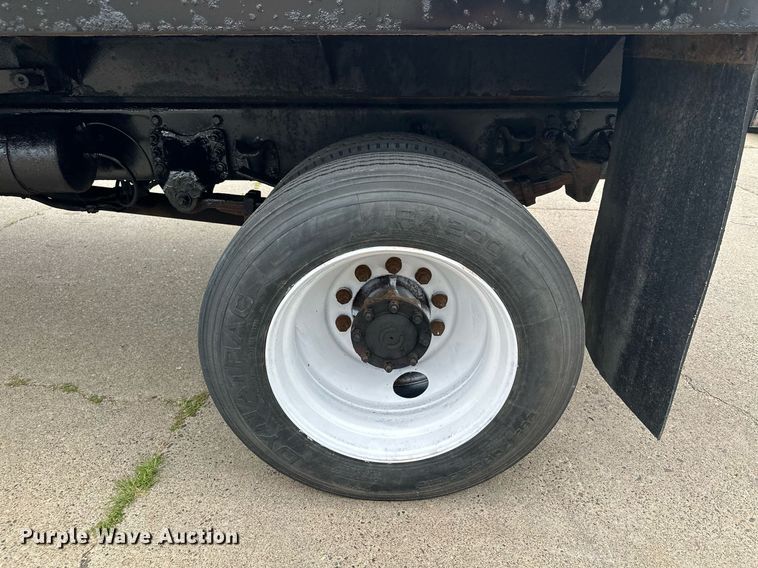 image for item AF9652 2005 Freightliner Business Class M2  dump flatbed truck