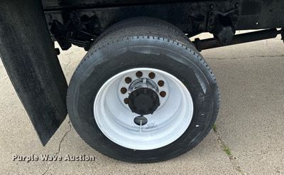 image for item AF9652 2005 Freightliner Business Class M2  dump flatbed truck