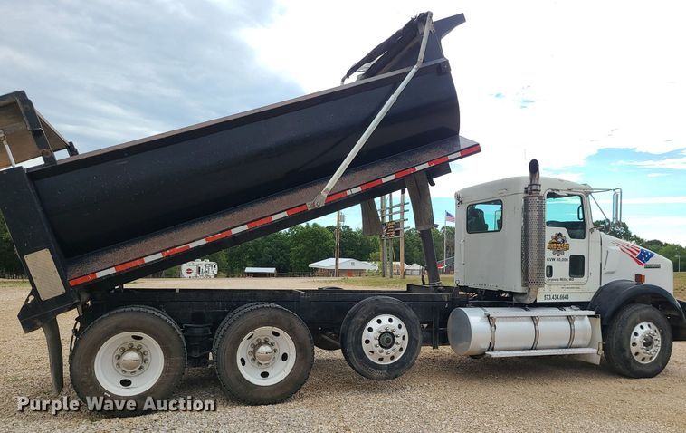 image for item BR9809 2007 Kenworth T800  dump truck