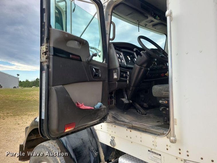 image for item BR9809 2007 Kenworth T800  dump truck